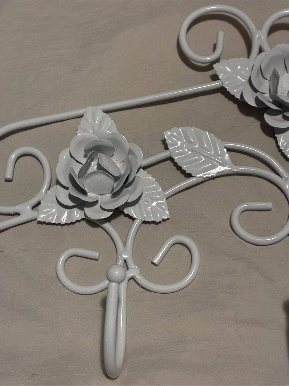 White Floral Metal Wall Hook Rack